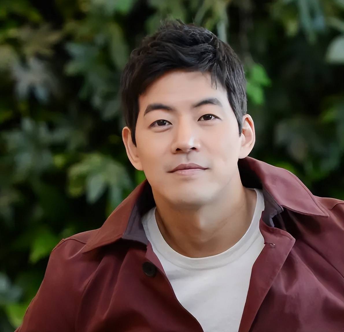 国民老公李尚允,曾登顶gay圈人气榜首如今超四十还未婚