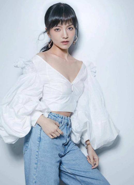 原创祝贺她生下第三个千金小姐直接宣布封肚老公也不介意
