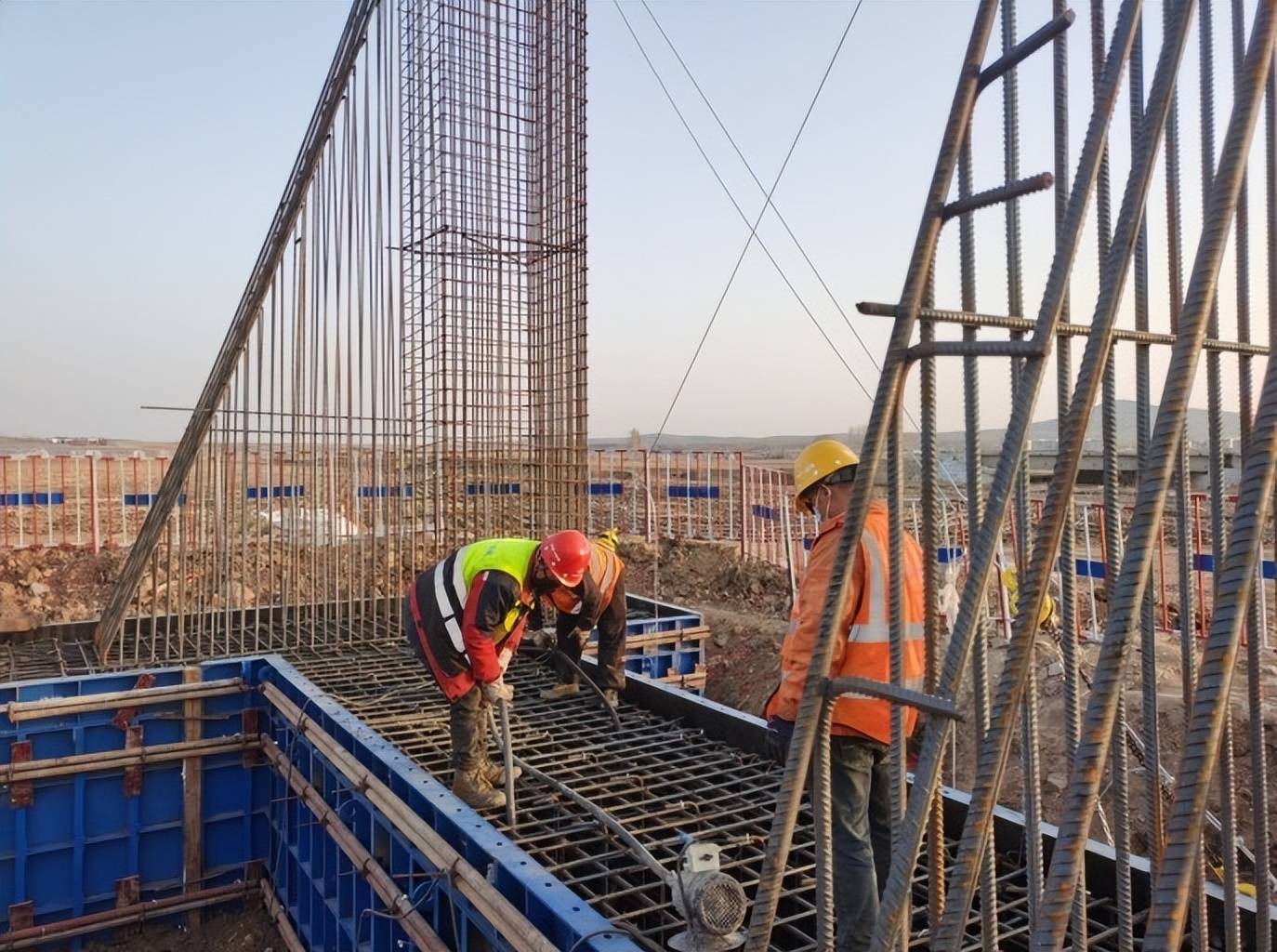 长春环线高速公路二期项目双阳至伊通段完成双首件施工