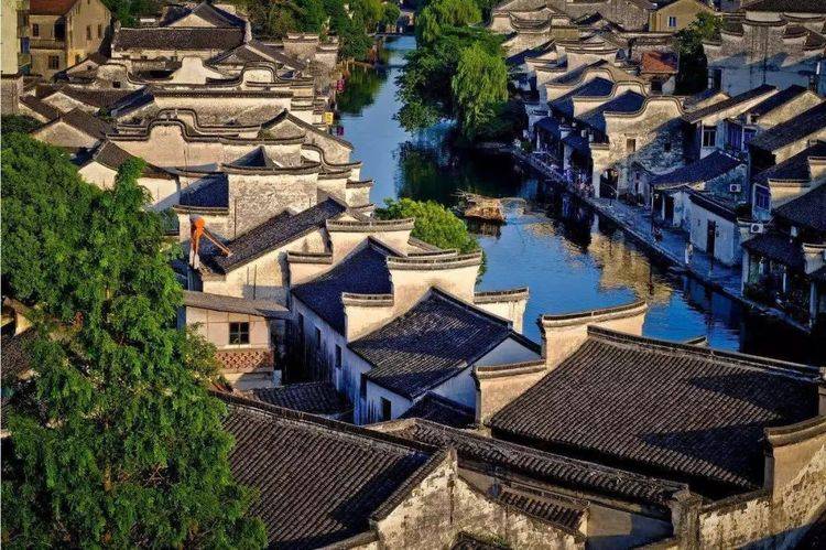 浙江适合养老的小镇，资源丰富景色优美，在此生活很安逸