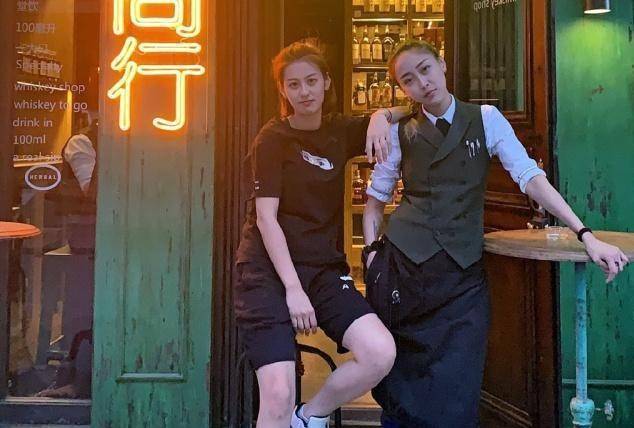 篮球裁判颜值不输杨幂,24岁青春靓丽保送读研,她的名字你会读吗_亓浩