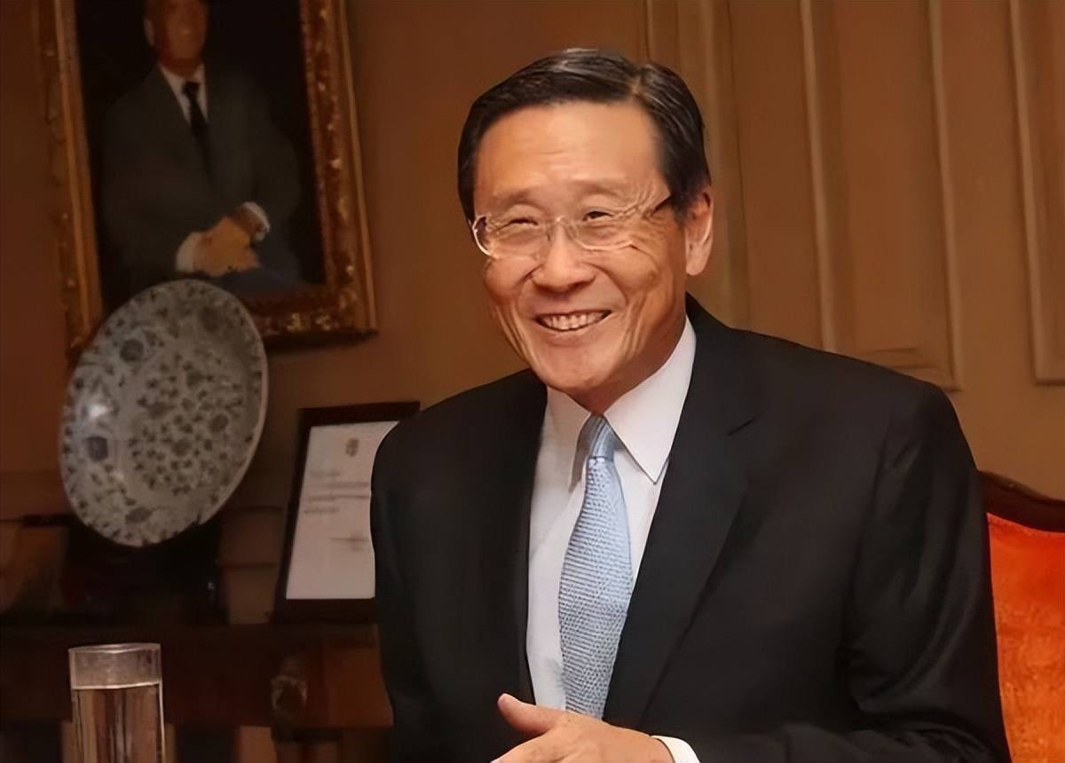 香港最大包租公比李嘉诚还会选岳父