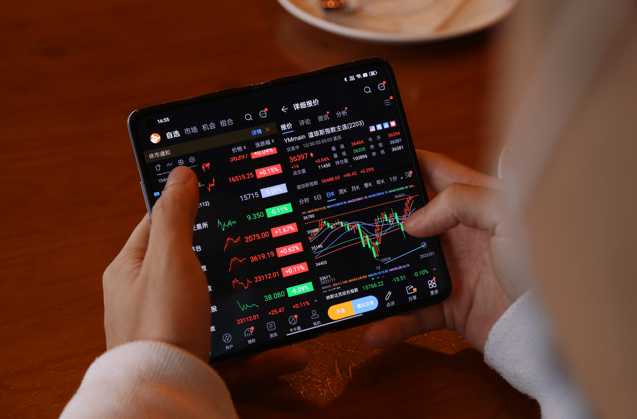 看视频看微博玩游戏看股票很享受了屏幕够大看的内容也更多