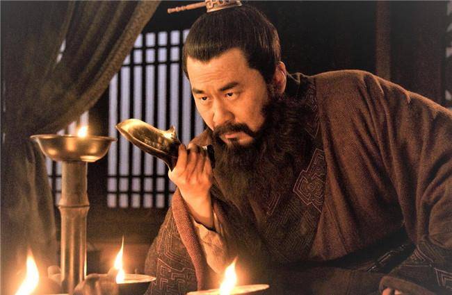 吕布与刘备有什么联系 为什么曹操要杀吕布之前 征求刘备的意见 自然 为人 袁术