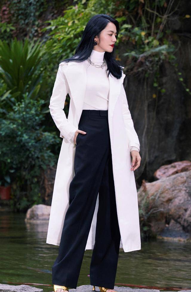 原创气质女王姚晨完美身材曲线为风衣而生飒气扑面