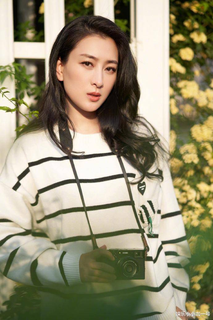 41岁马苏甜美穿搭超迷人!美如少女引热议,"快要抵挡不住了"_笑容_网友