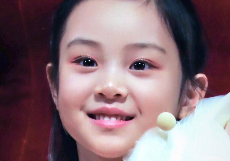 原创贾云馨才是整容式长大小时候颜值普通8岁颜值完美逆袭