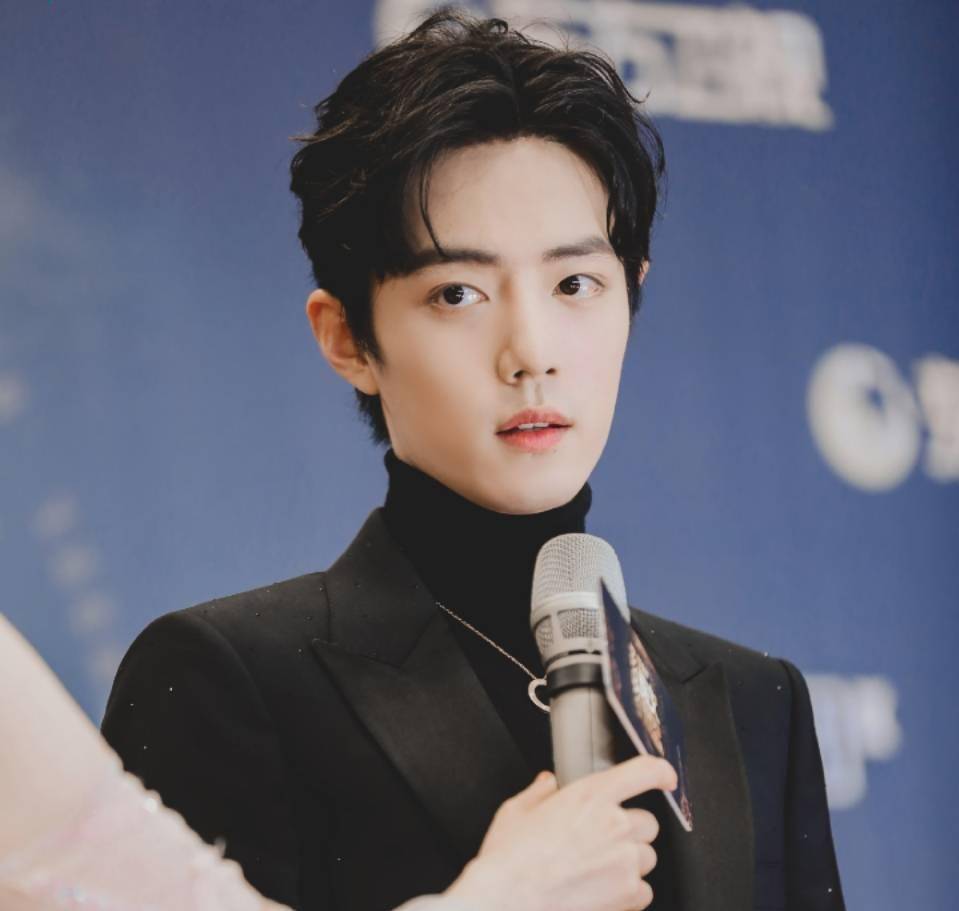 原创肖战芭莎银发造型惊艳了时光酷盖少年王一博成人间妄想