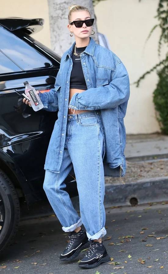 96年的海莉,穿衣搭配对30 的我们有用吗?_时尚_内衣_身材