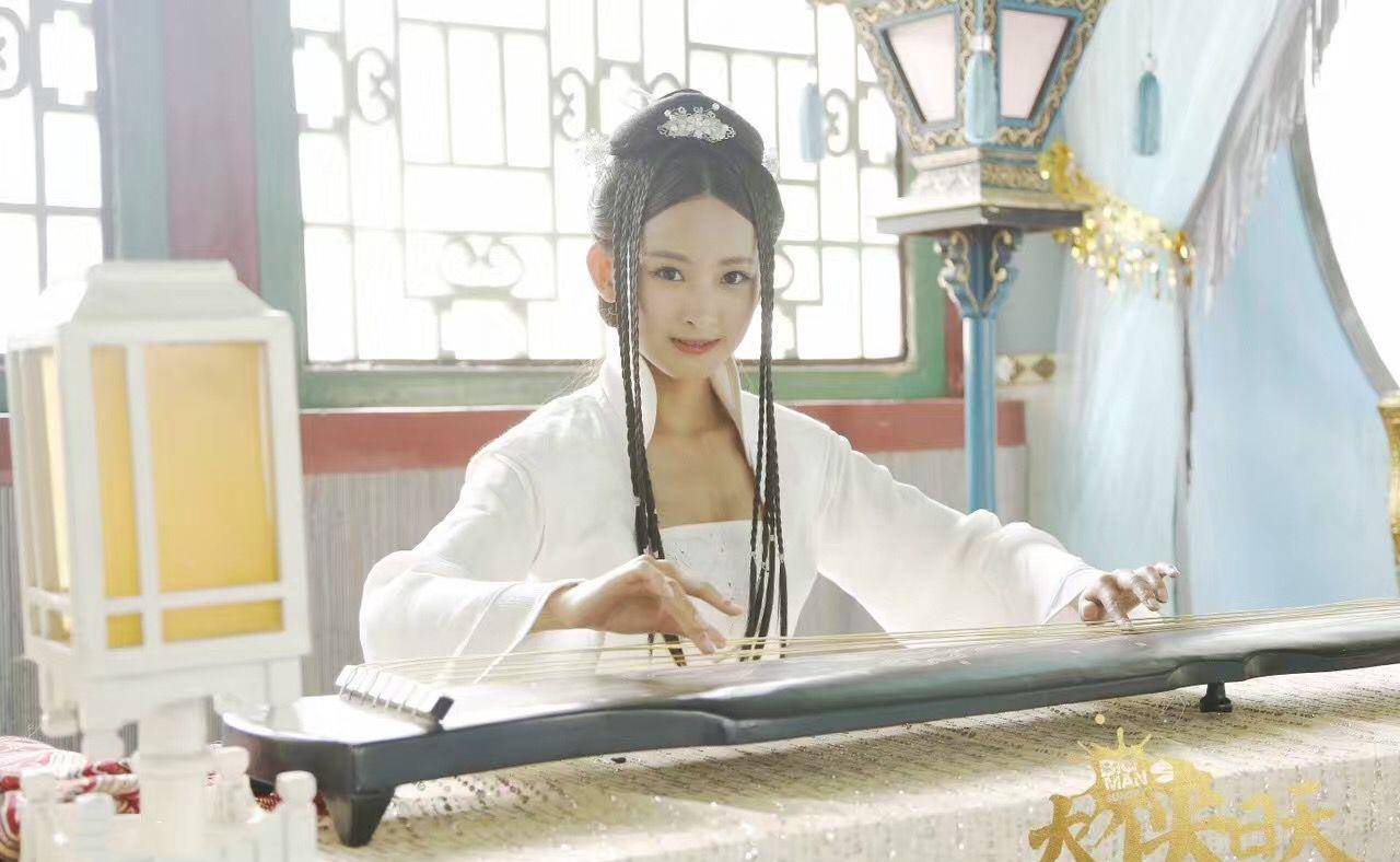 95后人气校花在《庆余年》中倒追肖战,曾演"射雕"的华筝公主_沈小姐