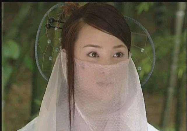 蔡卓妍在电影《风云2》中出演了第二梦,与郑伊健饰演的聂风是一对cp