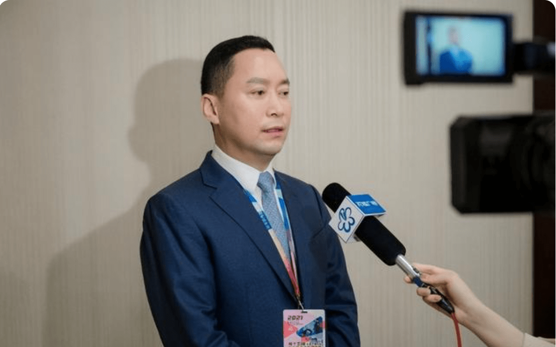 从贫困山区走出来的董经贵是如何白手起家逆袭成富豪的