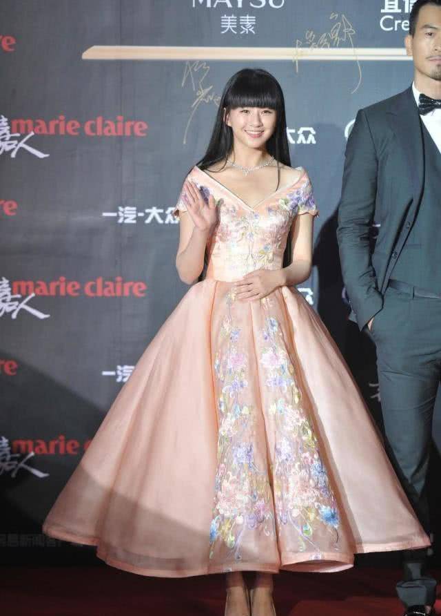 原创被杨丽萍放弃后小彩旗的名气断崖式下跌21岁胖到让人认不出