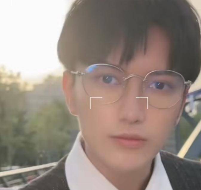 万小七被郝一点带火后陈默被嘲配不上她不惜放儿时照片自证