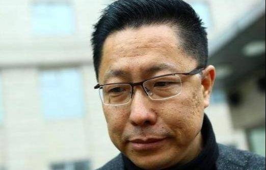 他曾是英语教父,家暴怀孕妻子自毁前程,坐拥23套房产却不养娃_李阳