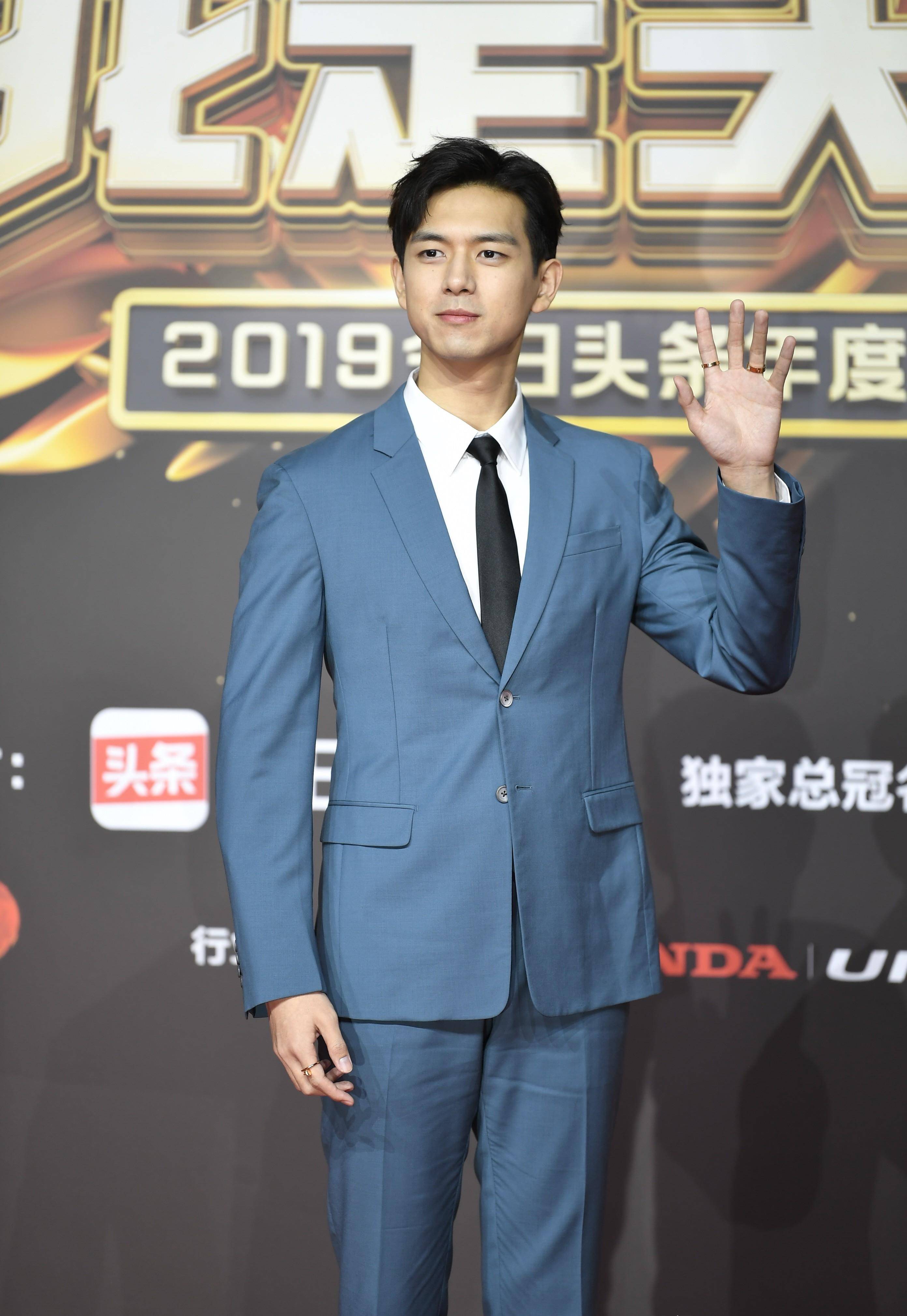 热巴肖战李现同框,好看的是流量,好玩的是老友_盛典_张艺兴_造型