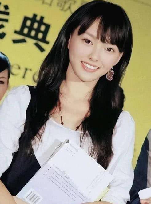 唐嫣18岁旧照被曝光,没整牙的她比不上现在,一双长腿超吸睛_紫萱_角色