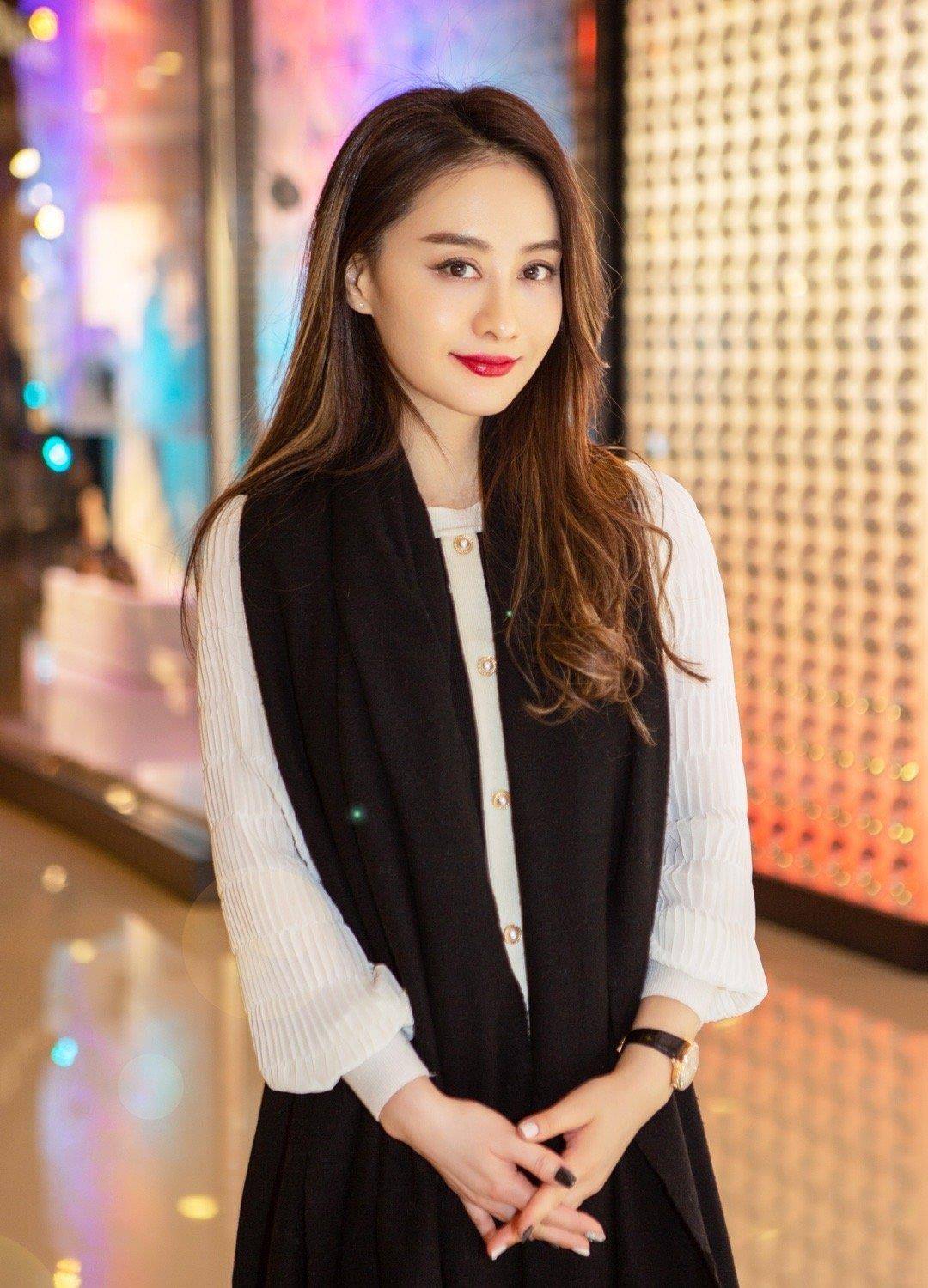 原创46岁陈德容发近照颜值如冻龄少女瑜伽让她冻龄逆生长