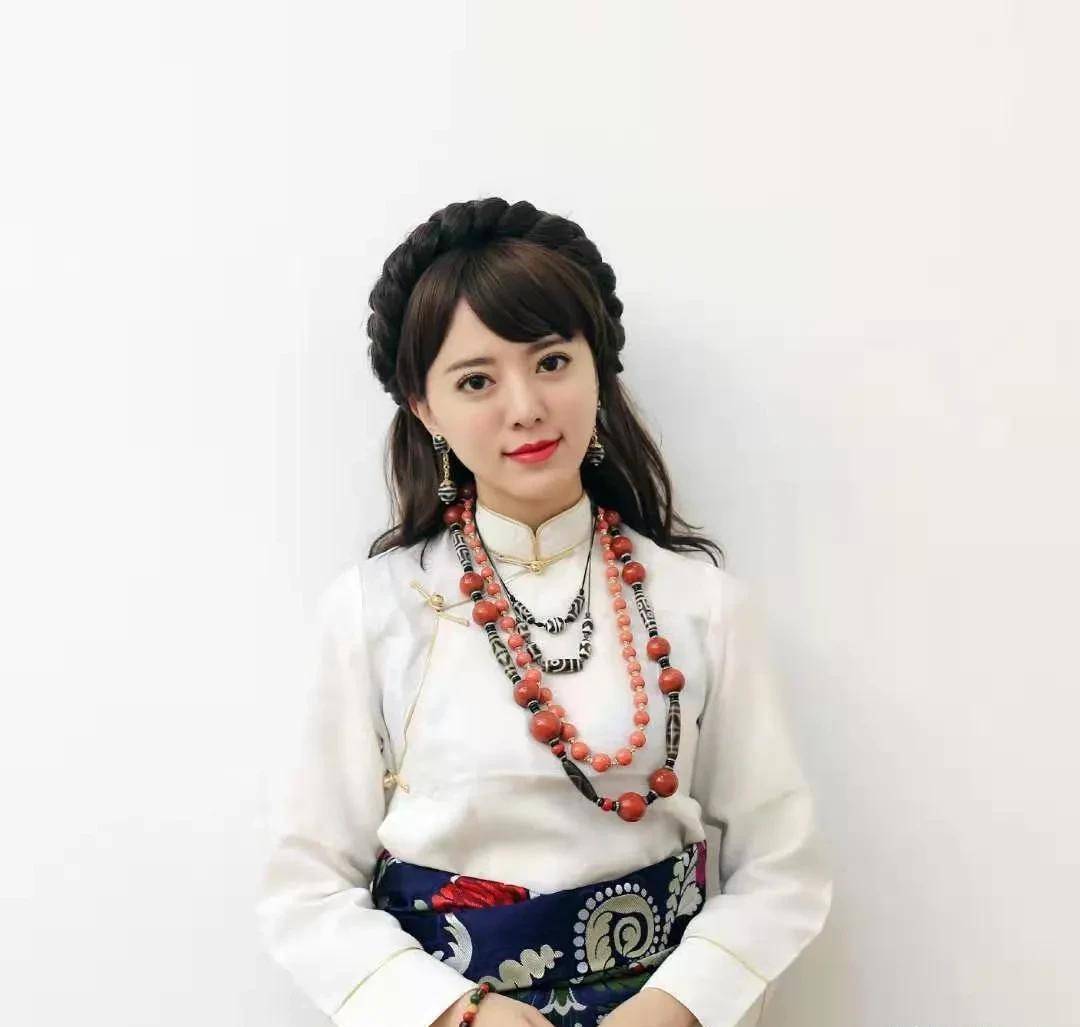 参加《浪姐2》的她大有来头,是歌手也是白富美,还常戴天珠老蜡_阿兰