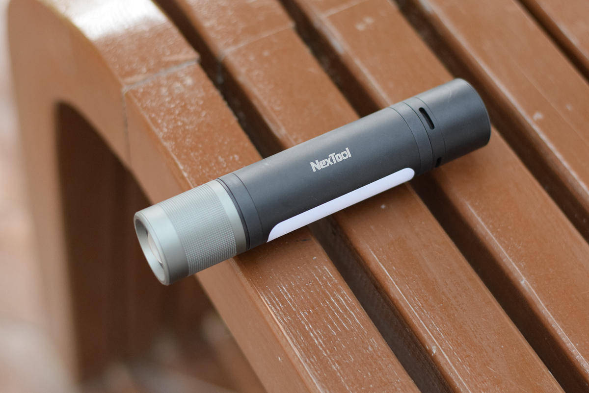 上市即爆款百元价格性能强悍的nexttool户外12合1雷鸣音乐手电