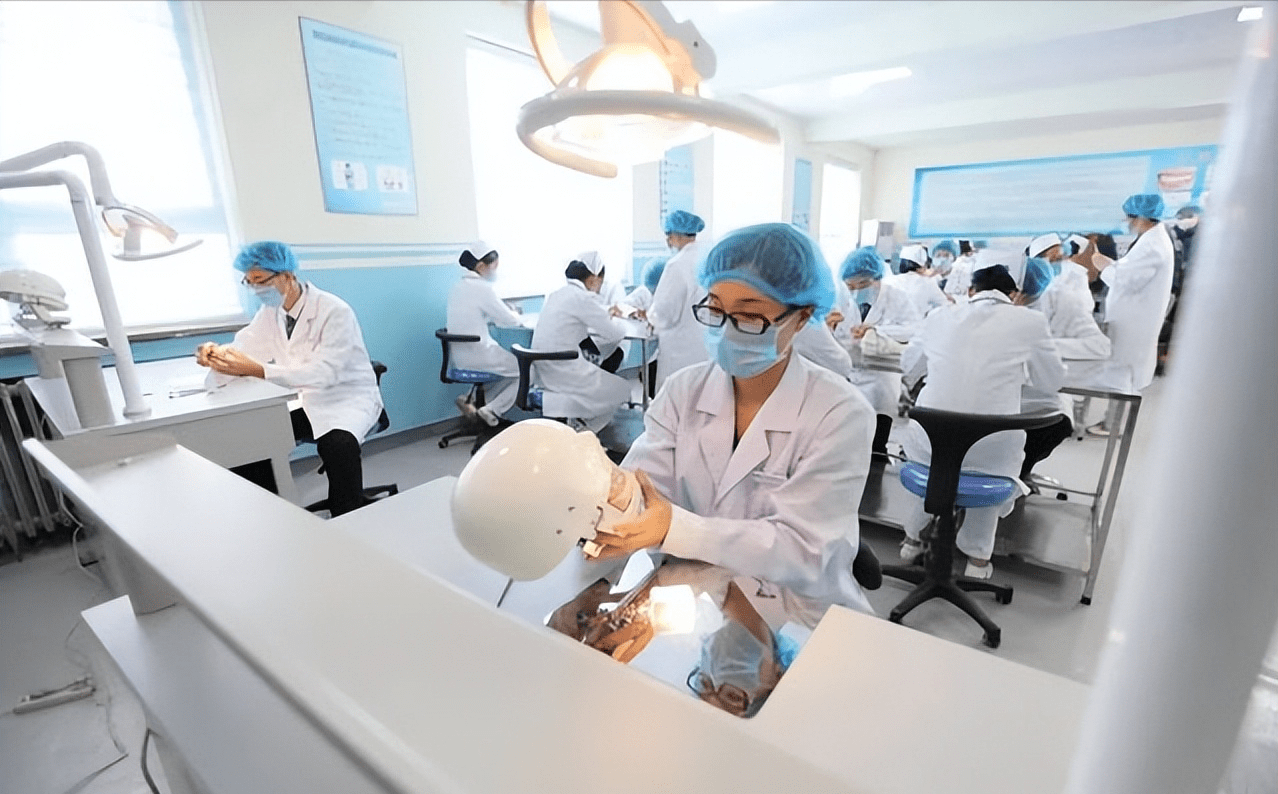 武汉医学预科班口腔医学专业解读以及部分优秀毕业生介绍