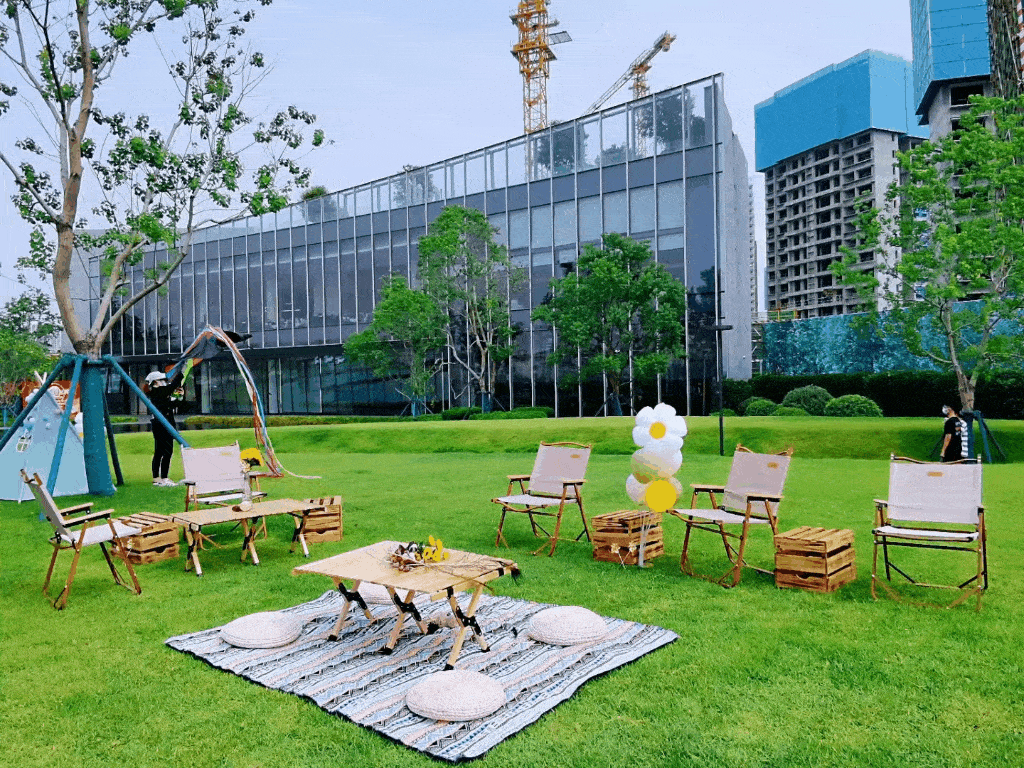 除此之外,5月1日—4日,顺德润府还有户外草坪活动,油画diy,美食茶歇