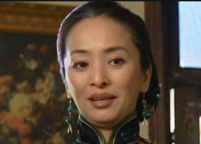 做了演员之后,李勤勤出演了非常多的影视剧,演过《家有儿女》