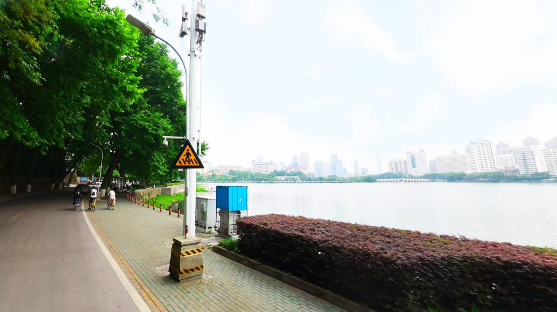 一条蜿蜒在东湖边的马路,穿过武汉知名高校,水光潋滟美如画_湖南路