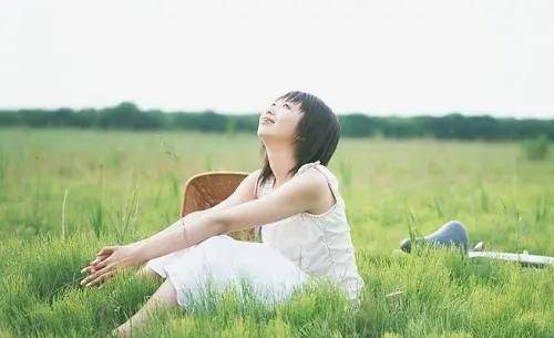 ,她在做着自己喜欢的事情,成为自己想要成为的人。2.近前利,必有后失