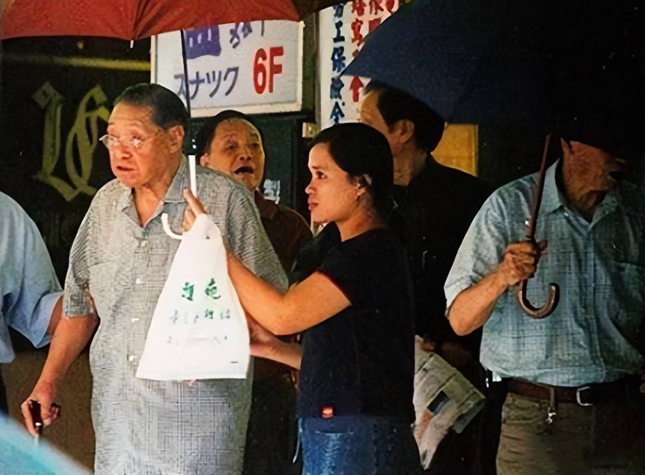 香港探长吕乐纵横黑白两道资产能买上万套房逃亡后活到91岁