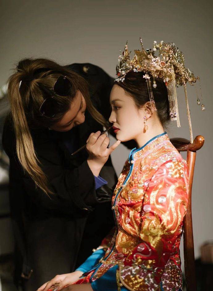 班长"小威威"婚礼现场热闹,新娘颜值不输明星_王威吧_友情_唐嫣