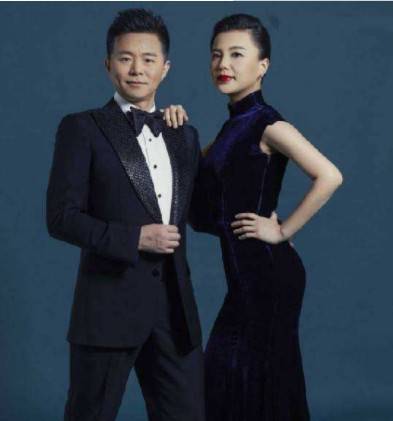 48岁王宏伟妻子曝光难怪一直不愿公开原来是大家熟悉的她