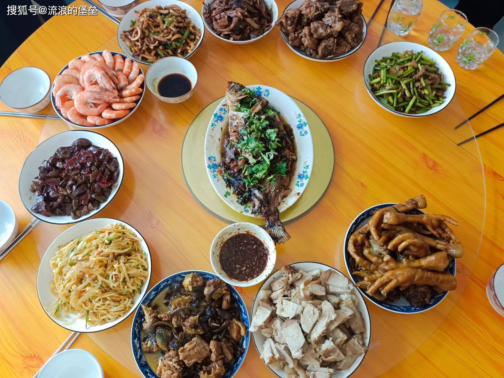 东北农村一家人的晚餐发朋友圈被外地人吐槽太普通