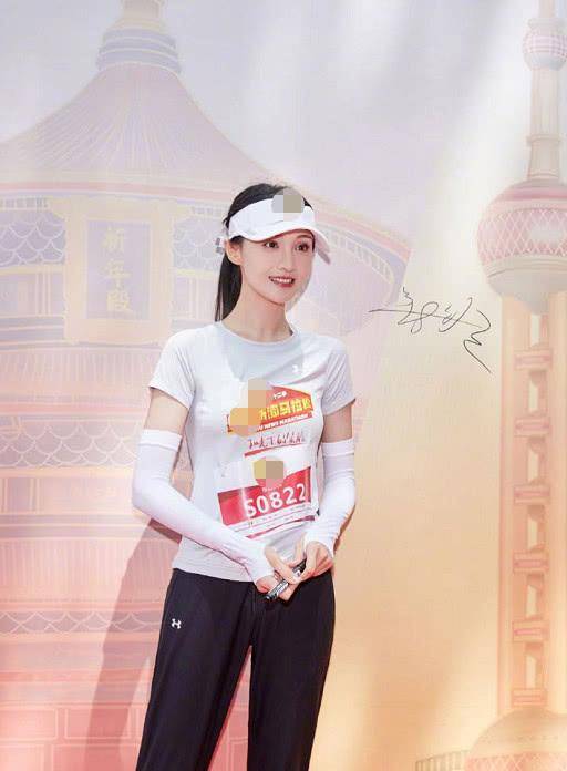 有种"脸僵"叫女星,跑马拉松生图照曝光,网友:老得像40岁_郑爽_身材