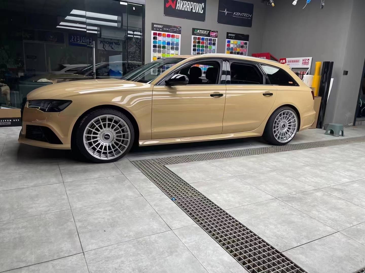 奥迪汽车skto改色膜沙漠黄