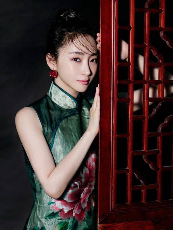 娱乐圈唯一正黄旗嫡系女明星,爱新觉罗启星,如今怎样了?_后人_旗人_吴京