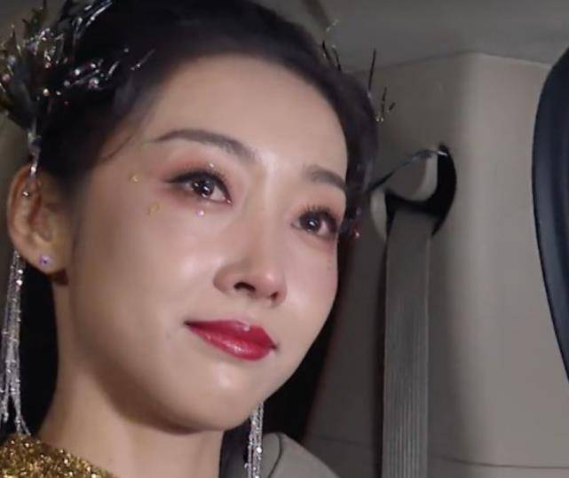 原创宣璐淘汰后哭化妆当她被镜头怼脸拍后无奈暴露脸上小缺陷