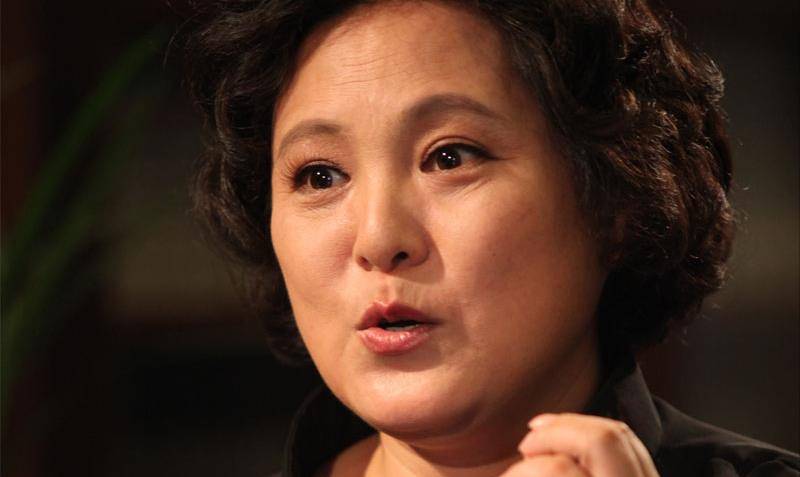 原创妈妈专业户张芝华与明星老公离婚后二婚嫁大15岁画家