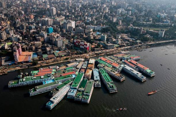 原创拥挤慵懒散漫的城市孟加拉国首都达卡