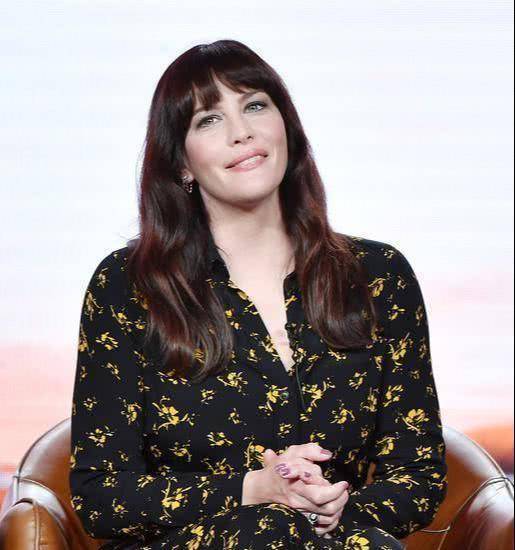 20岁丽芙泰勒43岁的丽芙泰勒美丽与气质从不会因年龄缺席