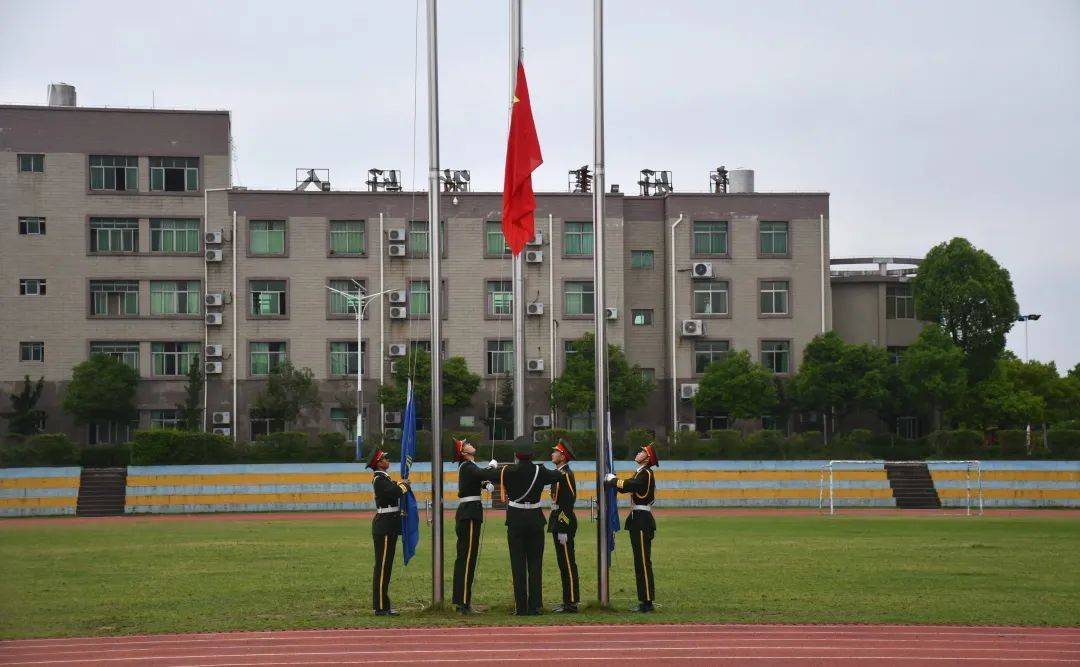 十八而志莫负年华兴国县将军中学举行2022届高三成人礼活动
