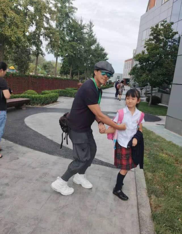 洪欣前男友莫少聰曬女兒q寶,9歲芷嫣活潑可愛,才藝出眾顏值高_兒子_小