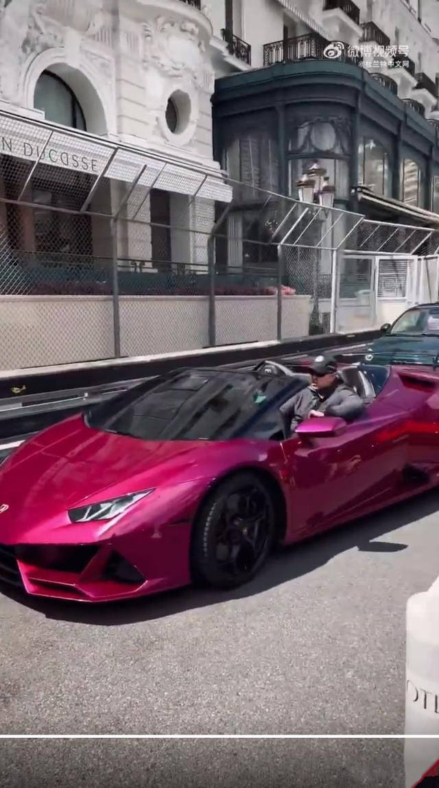 原创豪横杜兰特开300万兰博基尼炸街黄裤衩粉帽子大长腿太抢镜