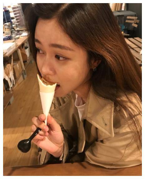 33岁景收真日常私服,风衣 打底衫气质十足,苗条身材让人羡慕