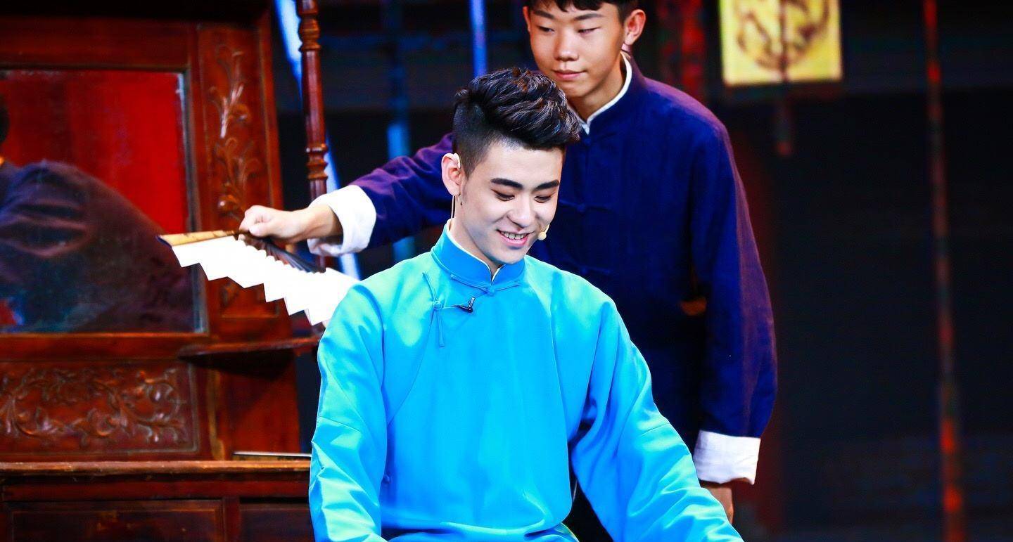 张云雷演唱了大家耳熟能详的北方小调《照花台》,这也算是张云雷的