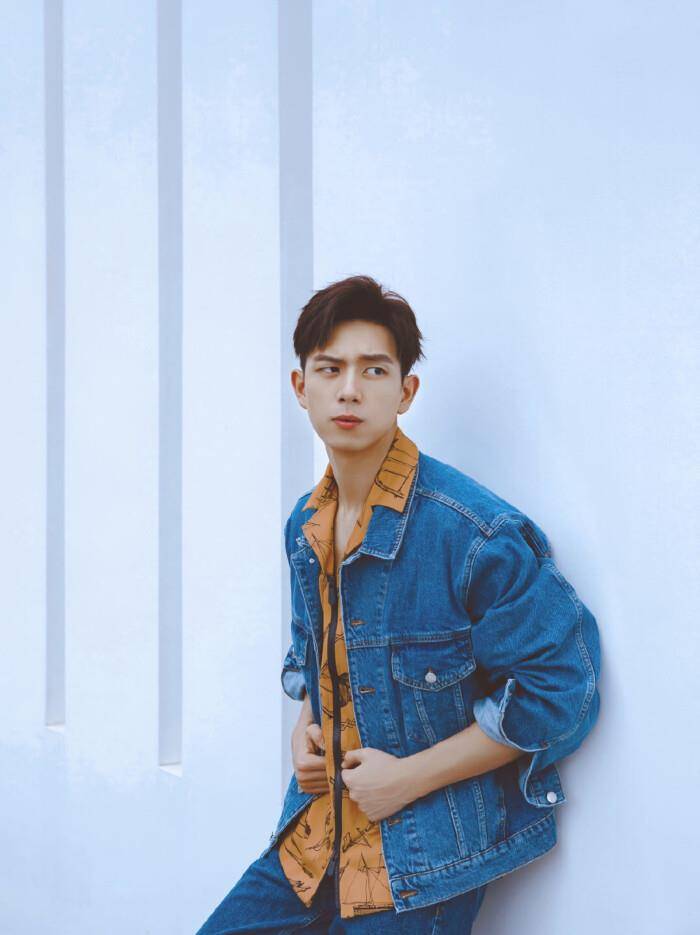 萌可小鲜肉痞可帅大叔李现应该是童话里走出来的白马王子