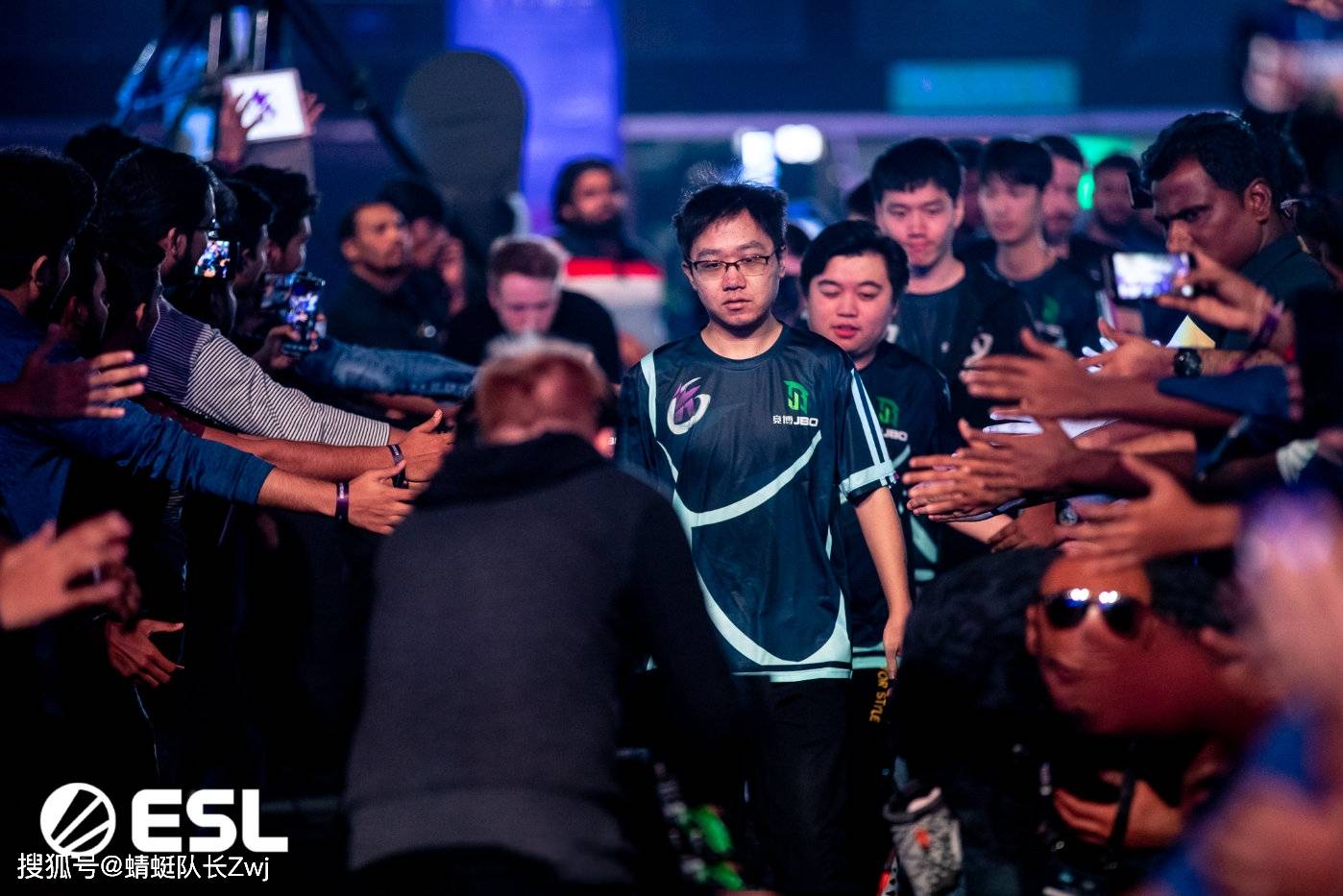 原创dota2inflame破防oc老鸡为何会被冲水友直言太偏袒mmh了