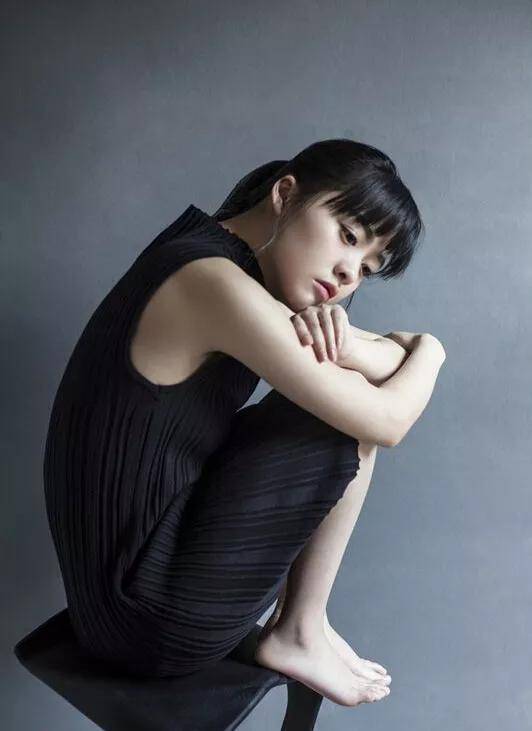 90后浙江美女余心恬写真美图,俏丽多姿,楚楚动人_年余心_电视剧_毕业