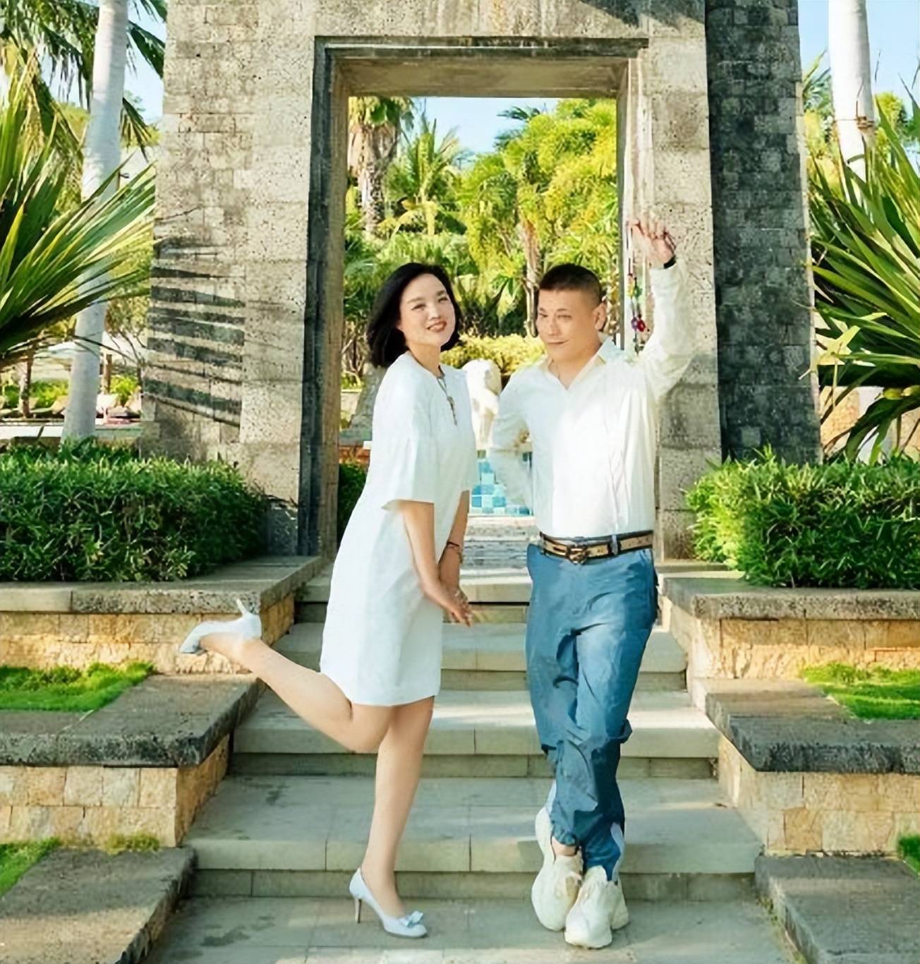 歌手白雪:二婚嫁给小8岁的原艺,如今被宠成公主_工作_丈夫_事业