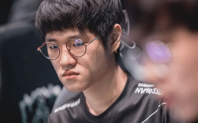 原创皇冠哥抱怨人生不顺每天都要吃抗抑郁药网友赢了不该赢的人